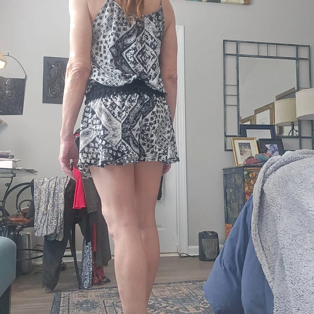 Romper XS - Picture 2 of 2